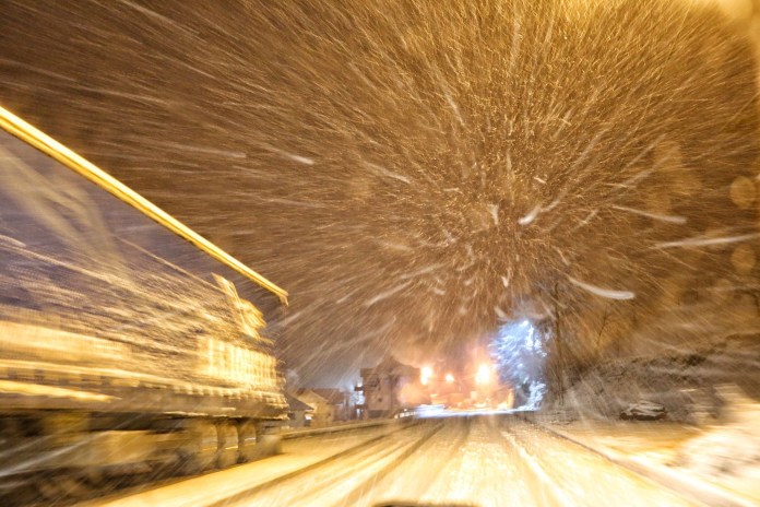 foto-reportaza!-sneg-otezava-saobracaj-na-putevima-novi-pazar-tutin-i-novi-pazar-sjenica