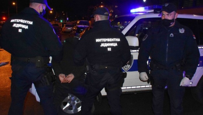 policija:-uhapseno-cetvoro-iz-srbije-i-crne-gore,-zaplenjena-droga-i-oruzje