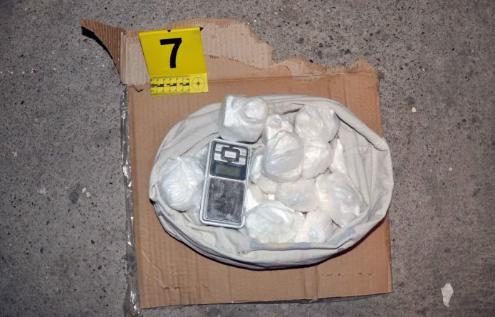 mup:-u-dve-odvojene-akcije-u-beogradu-policija-zaplenila-kilogram-heroina-i-kilogram-kokaina
