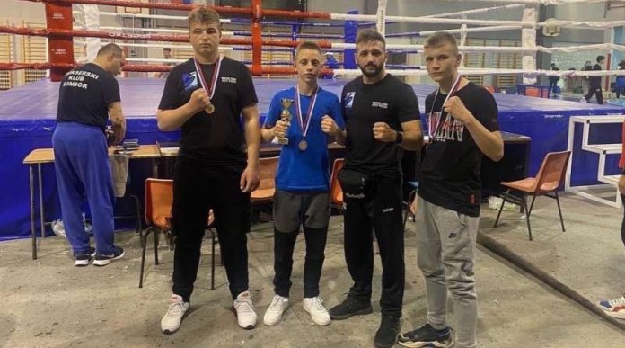 novopazarski-bokseri-osvojili-dva-zlata-i-bronzu-na-prvenstvu-jugoistocne-srbije