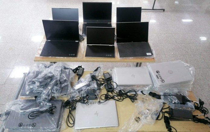 carinici-zaplenili-55.000-evra-vredne-laptopove-i-parfeme-sakrivene-u-autobusu