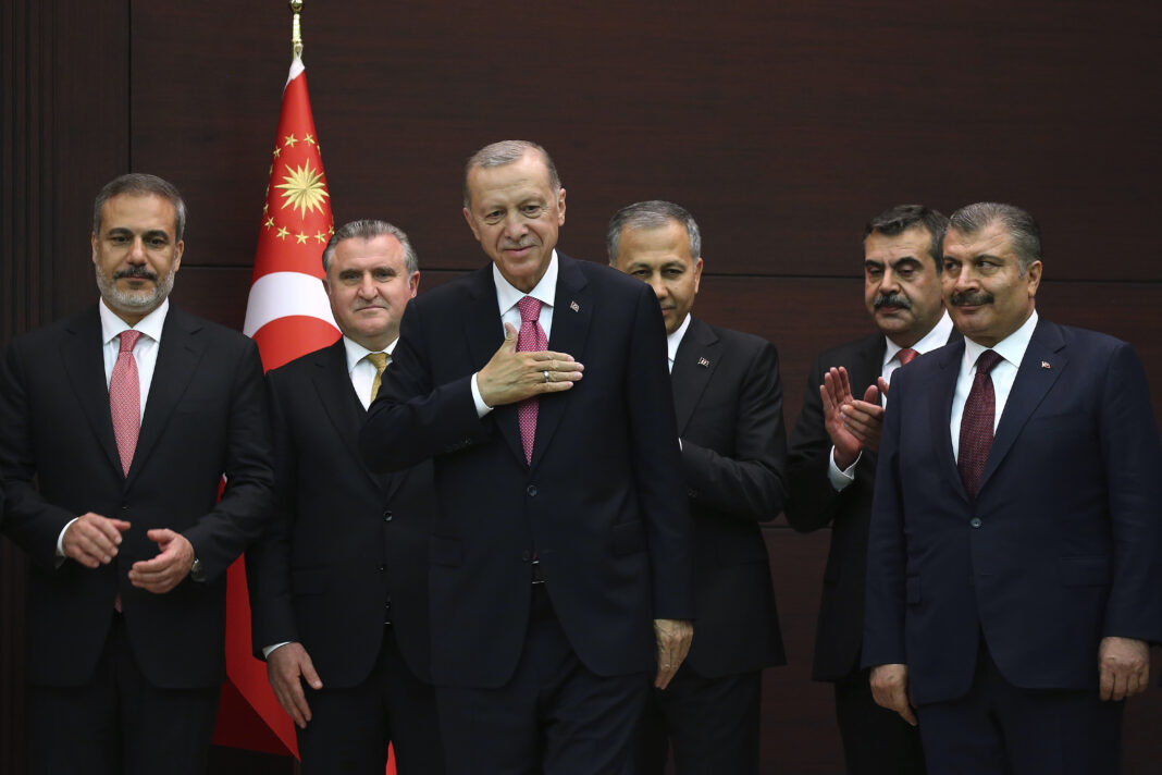 erdogan-predstavio-novu-vladu,-cavusoglu-vise-nije-ministar-spoljnih-poslova